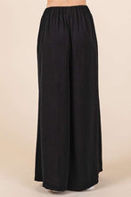 Load image into Gallery viewer, Black Pleated Wide Leg Pants
