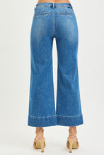 Load image into Gallery viewer, Med. Wash Pintuck Pocket Jeans
