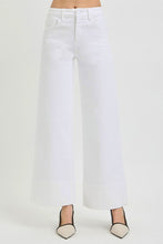 Load image into Gallery viewer, White Ankle Denim
